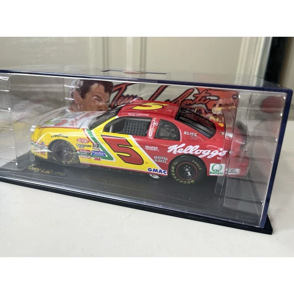1997 Terry Labonte #5 Kelloggs Corn Flakes 1:24 Revell Sports Impressions w/Case